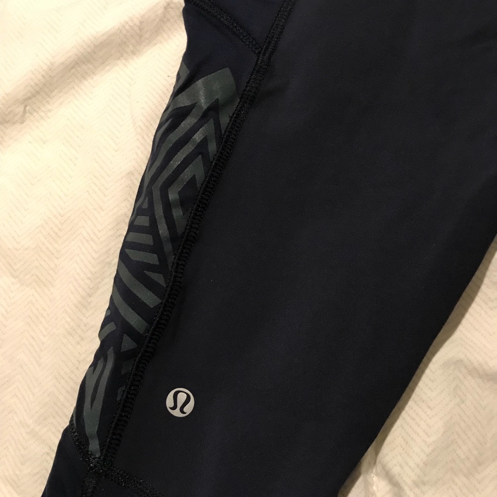 Lululemon Stash It Crop — Size 4 - Picture 6 of 7